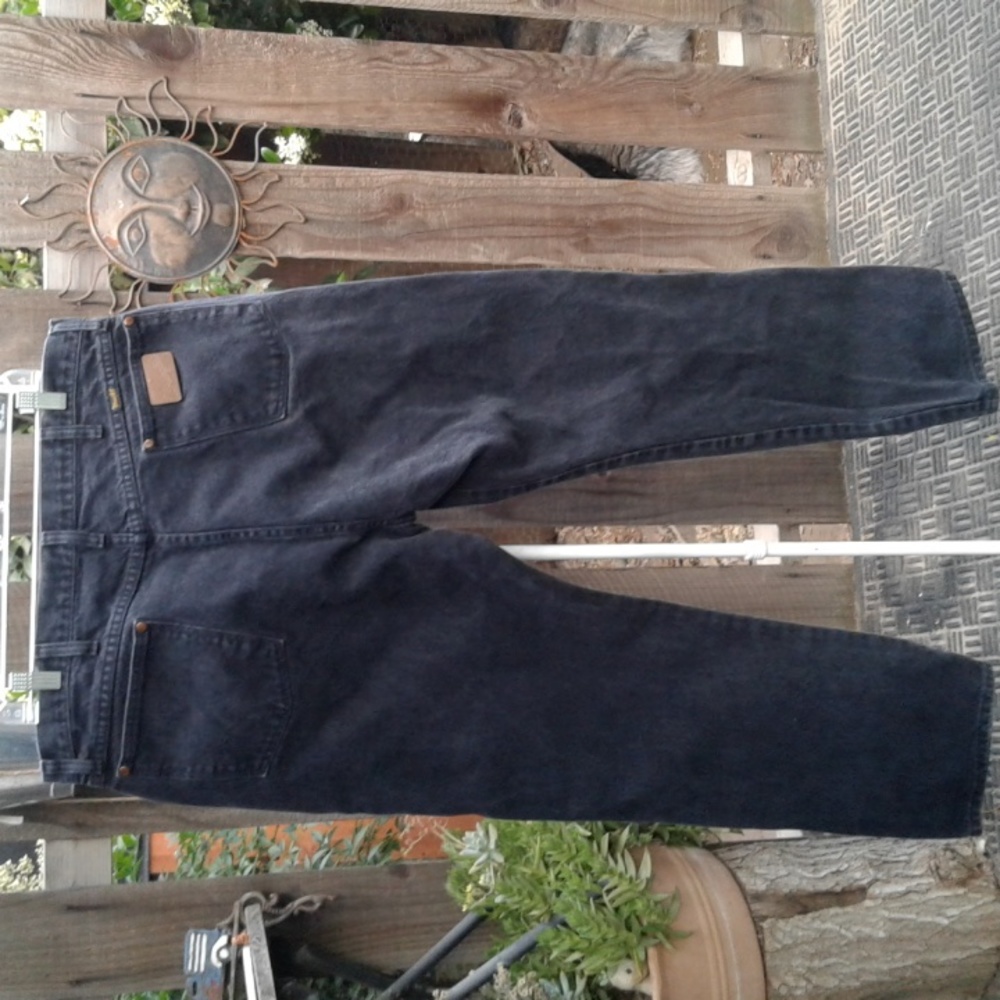 Men's faded black  size 40-32 good condition wranglers
